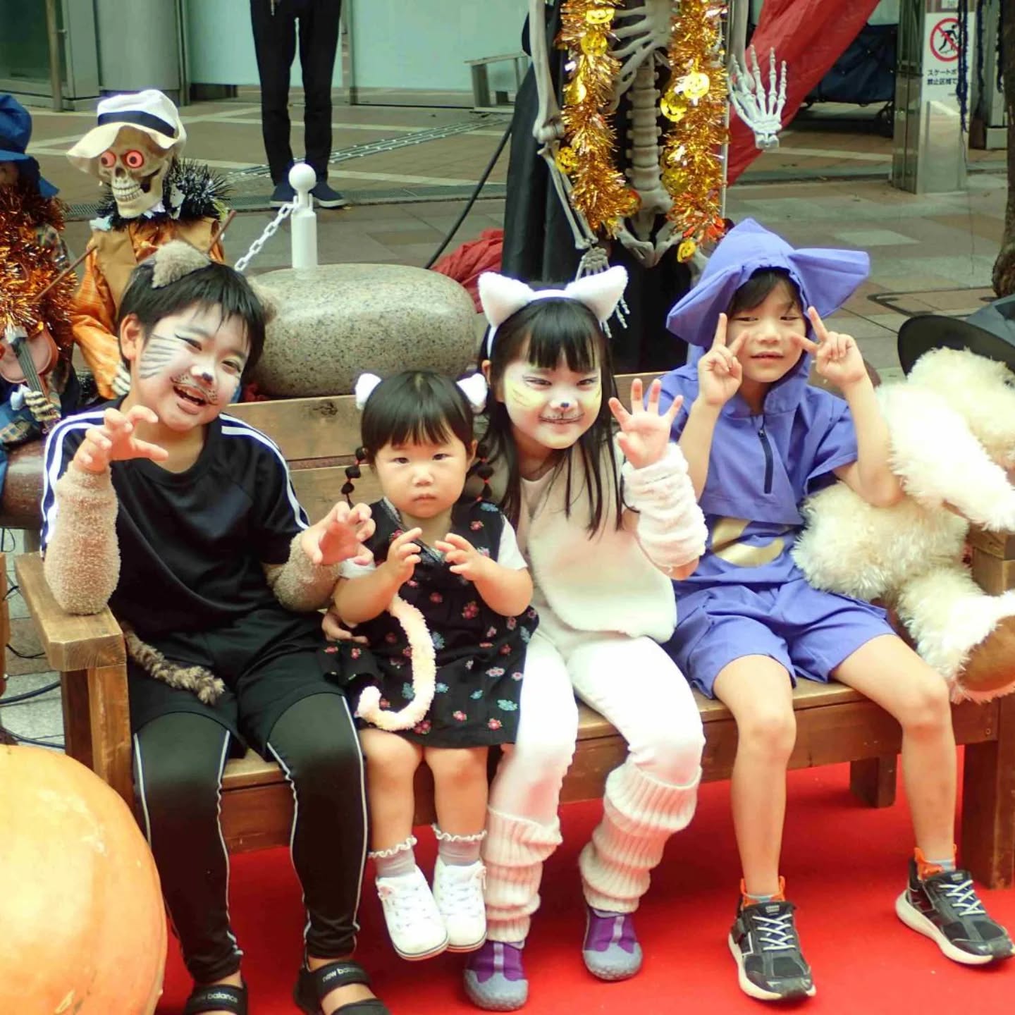 SDGsを学ぶ「おまちdeハロウィン2025🎃🦇🕸
今年も開催致します！！

👻日時 
2025年10月25日(土)〜26日(日)　
11:00〜13:00 / 14:00〜16:00
👻場所
静岡名店街(紺屋町, 呉六, 呉服町, 七間町名店街)

なお、参加は事前予約制となっております。
参加方法はこちら👇🏻

🎃Web予約・各回先着1200人
1回目▶2025年8月28日（木)12:30〜
2回目▶9月3日（水）11:00〜
🎃リストバンドお渡し会
日時▶9月20日（土）・21日（日） 12:00〜16:00
場所▶静岡伊勢丹前歩行者天国（特設スペース）
※荒天中止

「おまち de ハロウィン」を合言葉に、仮装をして参加店に行き、お菓子をゲットしましょう🍭🍬🍫🍿🍩

毎年大好評のイベントです🎪
是非参加して下さいね！

詳しくは、
@omachidehalloweenをご覧下さい✨