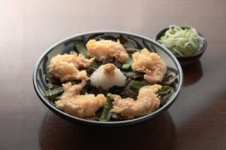 こんばんは！
呉服町名店街です。
一店逸品の紹介をさせていただきます！

磯おろしで有名な「戸隠そば」

実は大盛り（＋180円）にすると小海老天1尾がついてきます！

静岡で愛され続けている名物「磯おろし」に次いで人気の「天磯おろし」。あれもこれも食べたい人には丼とのセットメニューがおすすめ。
広々とした店内でゆっくりお過ごしください。

戸隠そば
AM11:00~PM8:00（LO/PM7:45） 休/無休

#呉服町名店街
#静岡呉服町名店街
#一店逸品
#呉服町逸品カタログ
#戸隠そば