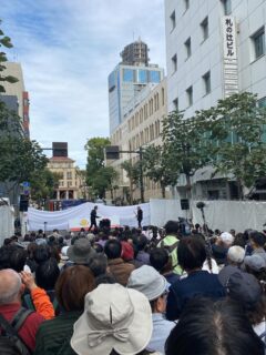 こんにちは😊大道芸2日目、呉服町も今日から歩行者天国になり札の辻ポイント（伊勢丹前交差点）でのパフォーマンスが始まりました。大勢のお客様の熱気があふれています😆🙌🏻👏

呉服町通りも飲食のテントが出店し🥗🍙🍡🍺街角にウォーキングストリートパフォーマー🤡が出没し楽しませてくれるのでお祭り気分を楽しめます🎉

プログラムを確認して早めに前の方に座るか、折りたたみ脚立（十分注意下さい）や双眼鏡を用意するとより楽しめます😀💗

#大道芸ワールドカップ#大道芸#静岡呉服町名店街