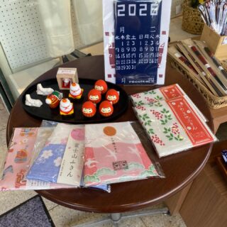 こんにちは。
呉服町通りは、本日も年越しの準備や帰省されたお客様で賑わっています。

今年も多くの皆さまに呉服町通りに足を運んでいただき、ありがとうございました。

今年も呉服町通りでは、季節ごとにさまざまなイベントが行われました。
新しいお店が増え、閉まったお店もありました。
毎年いろいろな変化がありますが、引き続き皆さまにお越しいただけるよう、名店街各店それぞれが努力して参ります。
来年もよろしくお願い致します。

皆さま、ご体調に気を付けて、良いお年をお迎えください。

#年越し
#良いお年を
#静岡呉服町通り